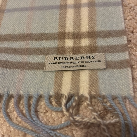 Check scarf from Burberry - Picture 2 of 5